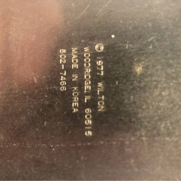 Vintage 1977 retired Wilton open book cake pan/ mold- used condition - Picture 3 of 6